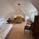 Du Beau Port Guest house